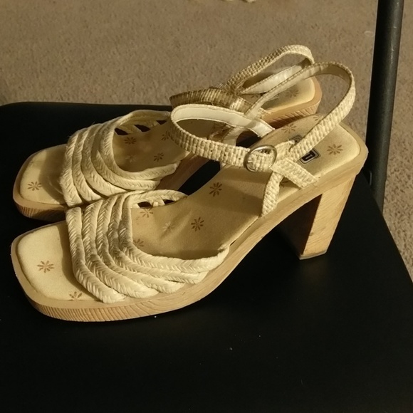 Women's heels sz 7 1/2 - Picture 2 of 5